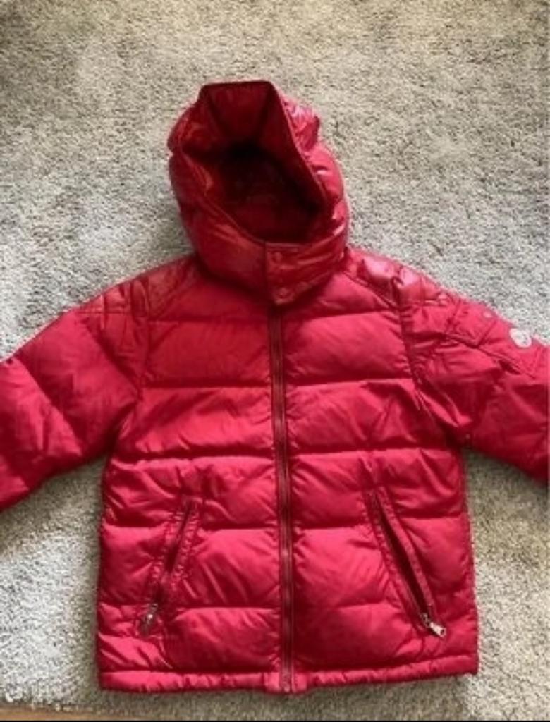 vendo moncler rosso bambino 12 anni/152 cm usato ma in ottimo stato